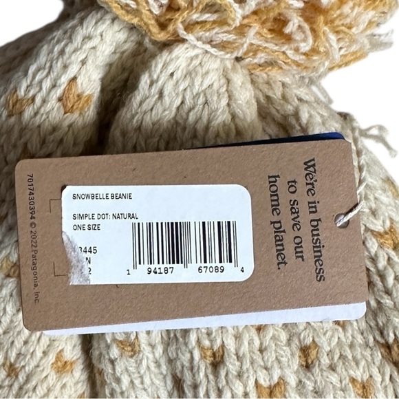 Patagonia Snowbelle Beanie Hat NWT Dotted Natural Wool Blend Fleece Lined Pom - Picture 8 of 8